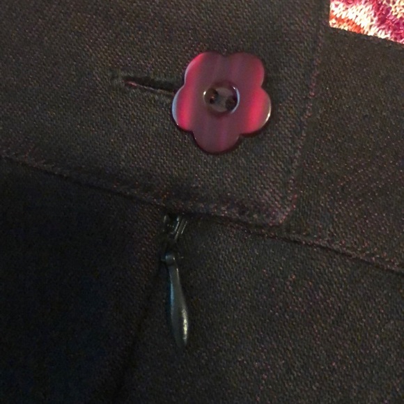 Black skirt with flower trim, size 6 - Picture 5 of 5